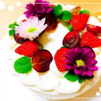 Snapdishの料理写真:お花を飾ったデコレーションケーキ♡|Hwaryun  Kimさん