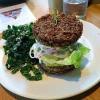 Quinoa burger|Stephanie Nevelさん