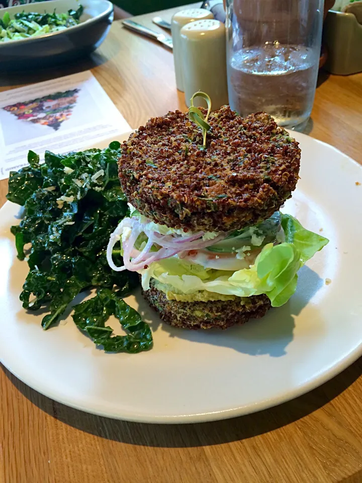 Quinoa burger|Stephanie Nevelさん