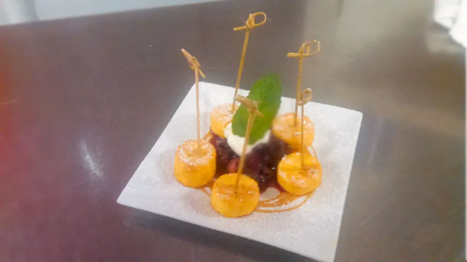 plantain lollipops with fresh berry compote rum caramel and butterscotch whipcream|jacobさん