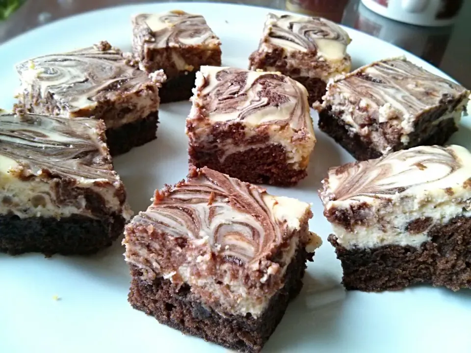 Snapdishの料理写真:Homemade Cheesecake Brownie #Dessert  #brownie #Cheesecake|Julie Tranさん