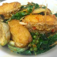 Spicy fried fish with Thai herbs|Duan Piyanunさん