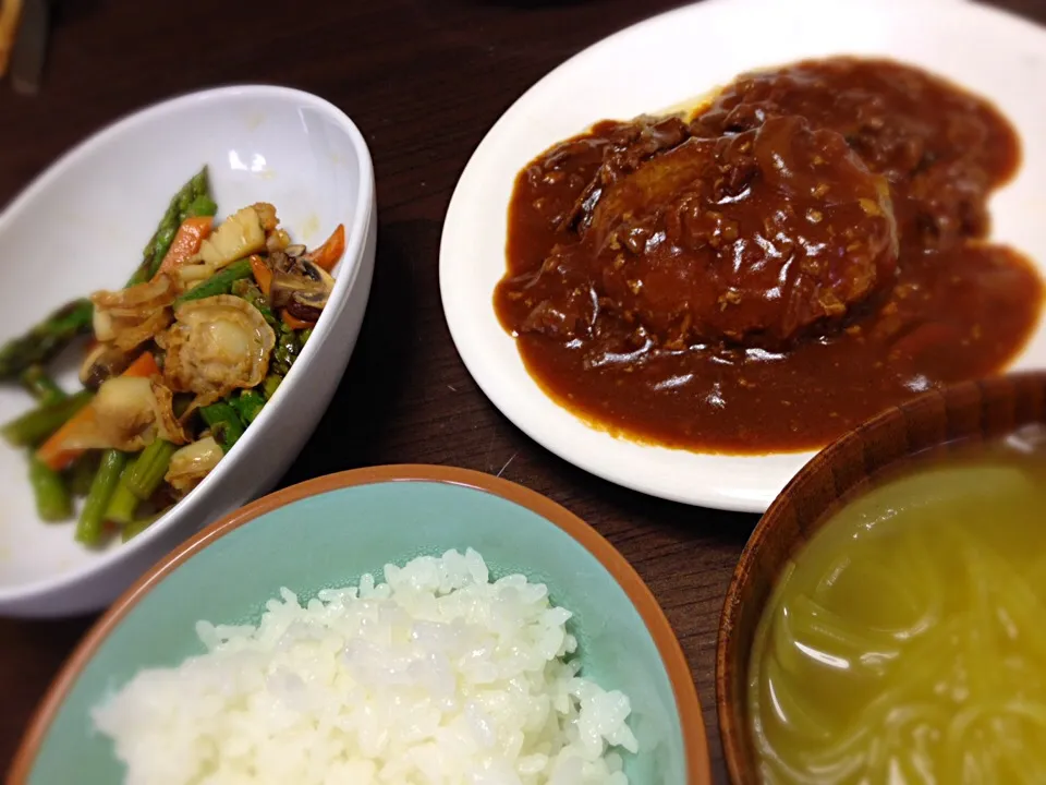 パパ作 ハンバーグ、カレースープ、アスパラ帆立ソテー|きむらゆりかさん