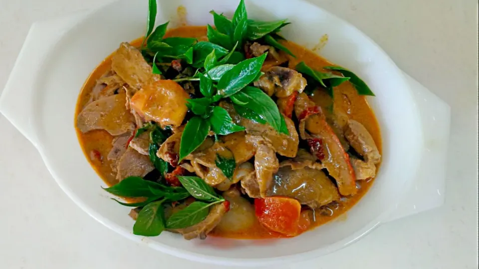 Snapdishの料理写真:Thai red curry with roasted duck and lychee
泰國烤鴨荔枝紅咖哩|Cindyさん