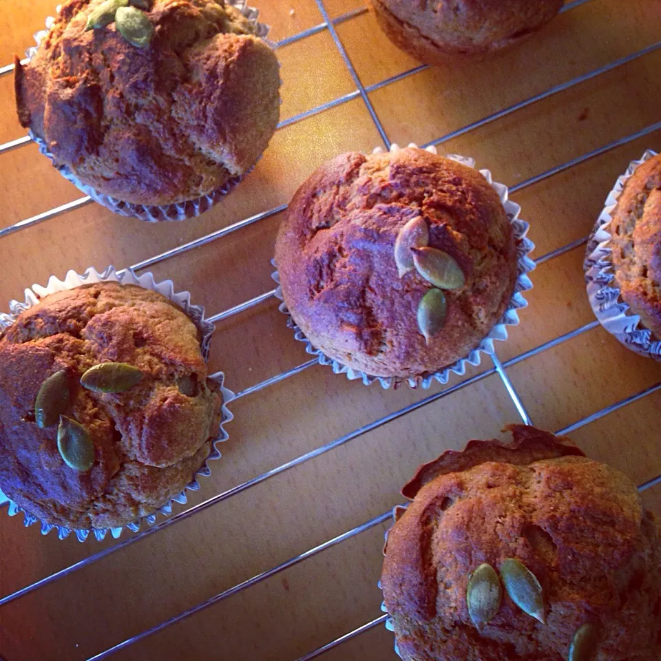 Snapdishの料理写真:Whole wheat Banana Maple Granola Muffin 全粒粉バナナメープルグラノラマフィン|Midoriさん