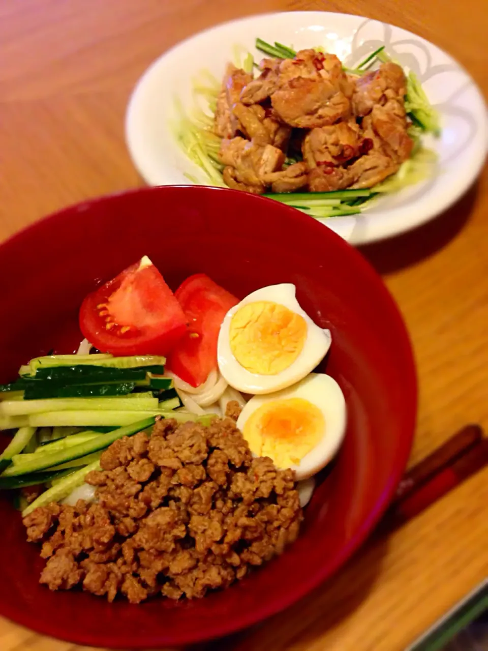 肉味噌うどん、鶏肉のピリ辛あえ|Tomobuuuさん