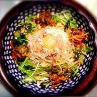 Snapdishの料理写真:肉味噌と野菜の月見胡麻ダレそうめん。|Rico.tさん