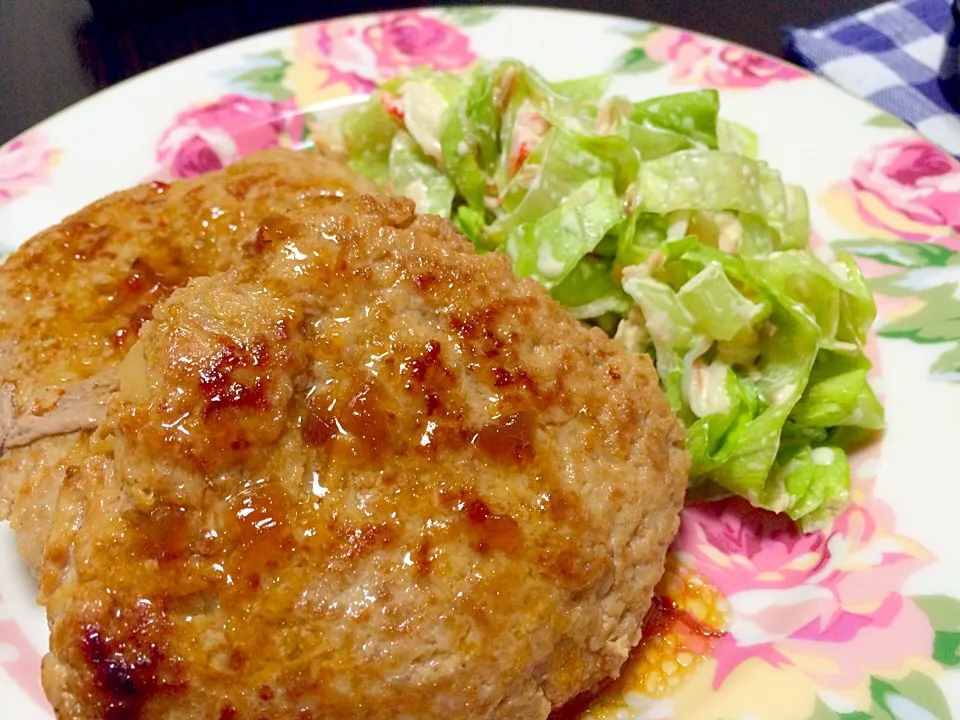 ヘルシー豆腐ハンバーグ＆レタスとシーフードサラダ|鈴木 美菜子さん