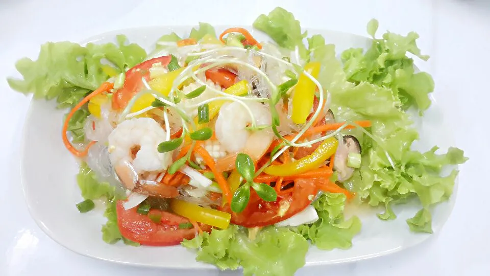 Thai seafood salad :)|Kanya Norさん