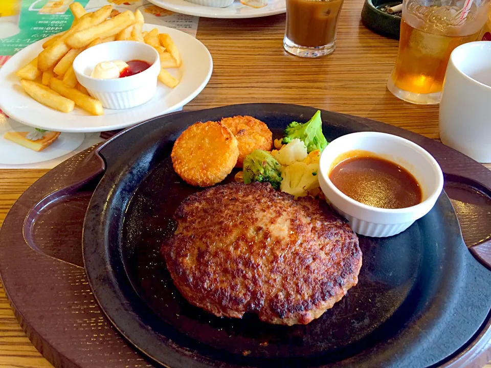 Snapdishの料理写真:チーズインハンバーグ☆|yukoさん