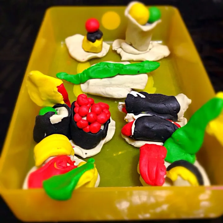 Kiddos play dough... 'Lil Sushi Masters ( いたさん ) in the making....tsuuuupppp...!!!|チェリーリンさん