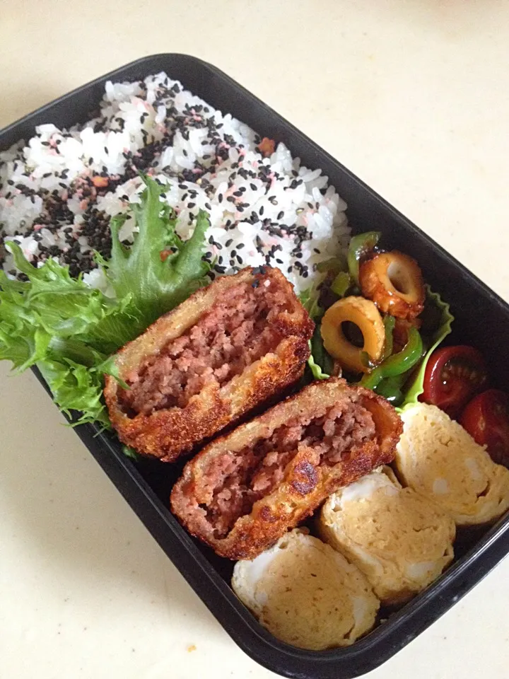 Snapdishの料理写真:メンチカツ弁当。6/23|mameさん