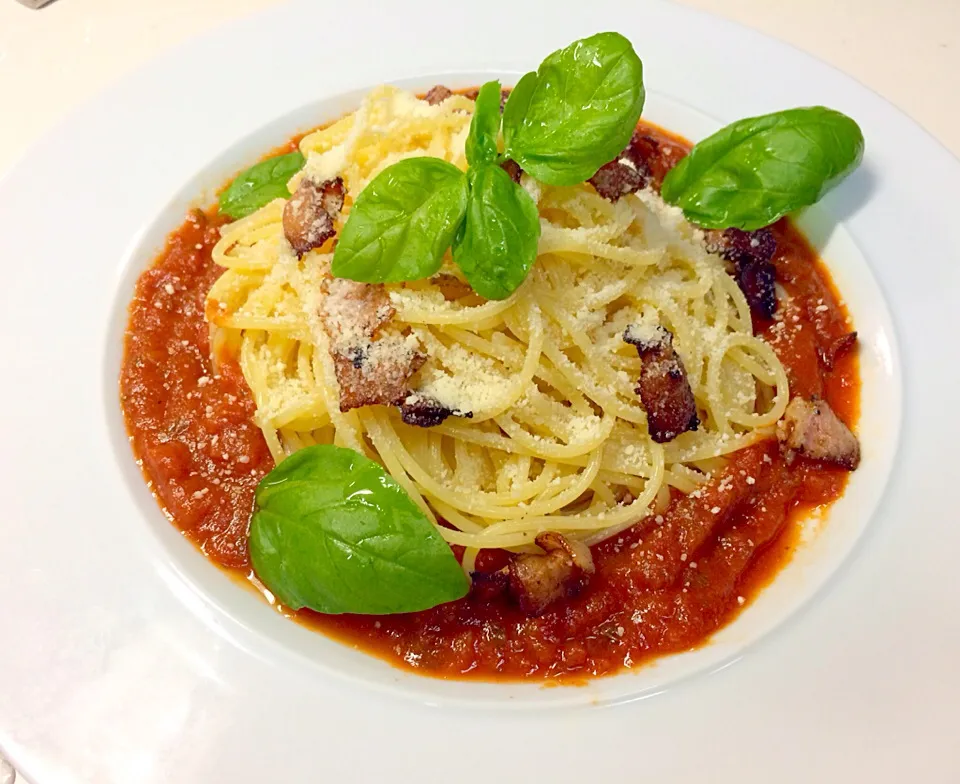 🍅トマトと🌿バジルのシンプルでなくなった🍝パスタ|あうあうぶーさん