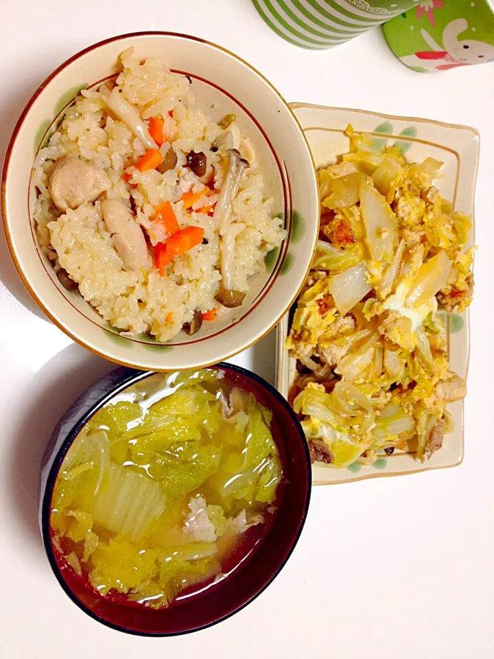 炊き込みご飯♡白菜と鶏ももの玉子とじ☆お味噌汁♡|美樹さん