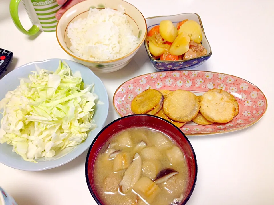 Snapdishの料理写真:山芋のバター醤油炒め☆味噌汁♡サラダ♡肉じゃが♡|美樹さん