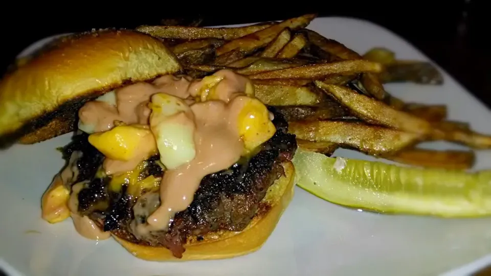 Cheesehead Burger, Fresh Fries and a pickle|Monica Jordanさん