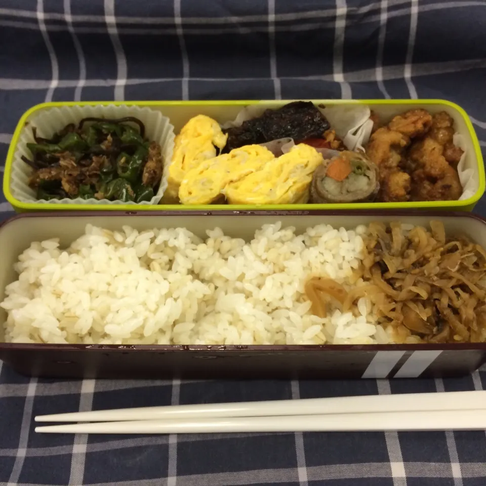 Snapdishの料理写真:弁当（唐揚げ、カレイ味醂干し、牛肉牛蒡巻き、しらす玉子焼き、ピーマン昆布和え、生姜佃煮）|SasaMasa213さん