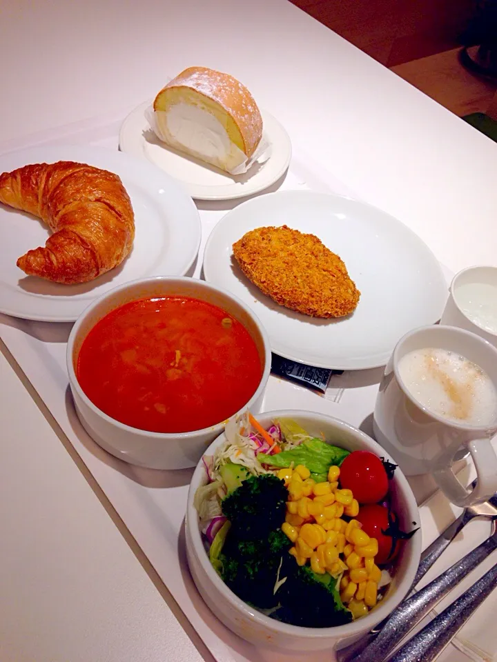 IKEAで遅めランチ☕️🍴|まみりんごさん