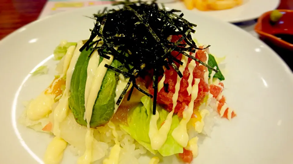 ガスト～マグロとアボカドのサラダご飯|ぎるママさん