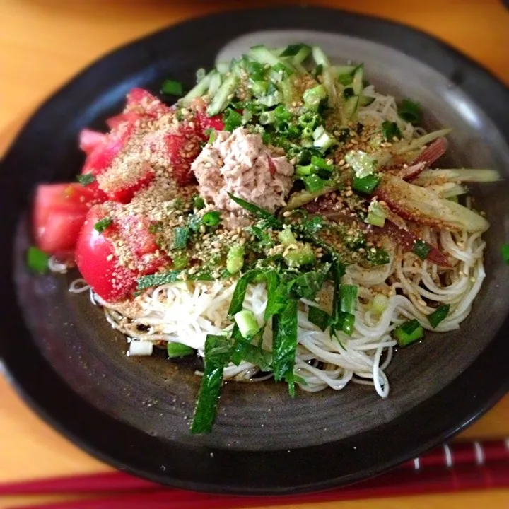 Snapdishの料理写真:ツナとトマトのぶっかけそうめん|ともえさん