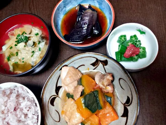 Snapdishの料理写真:鶏と南瓜の煮物、茄子の揚げ浸し、オクラの梅肉山葵添え、キャベツとわかめの味噌汁|堀江さん