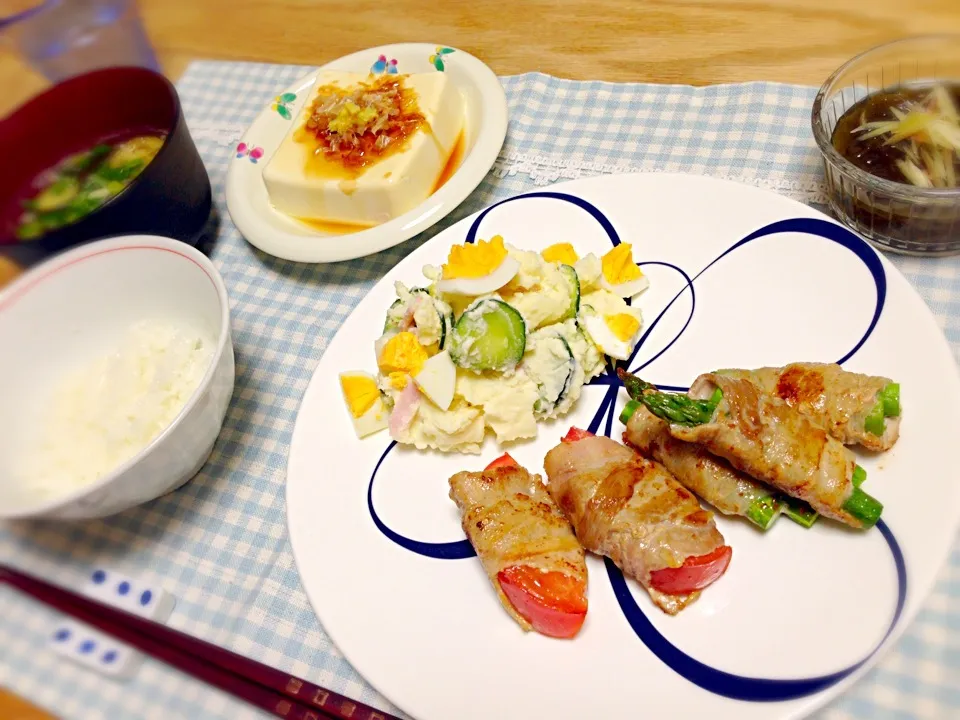 Snapdishの料理写真:トマトとアスパラの肉巻き6/23|ゆきぼぅさん