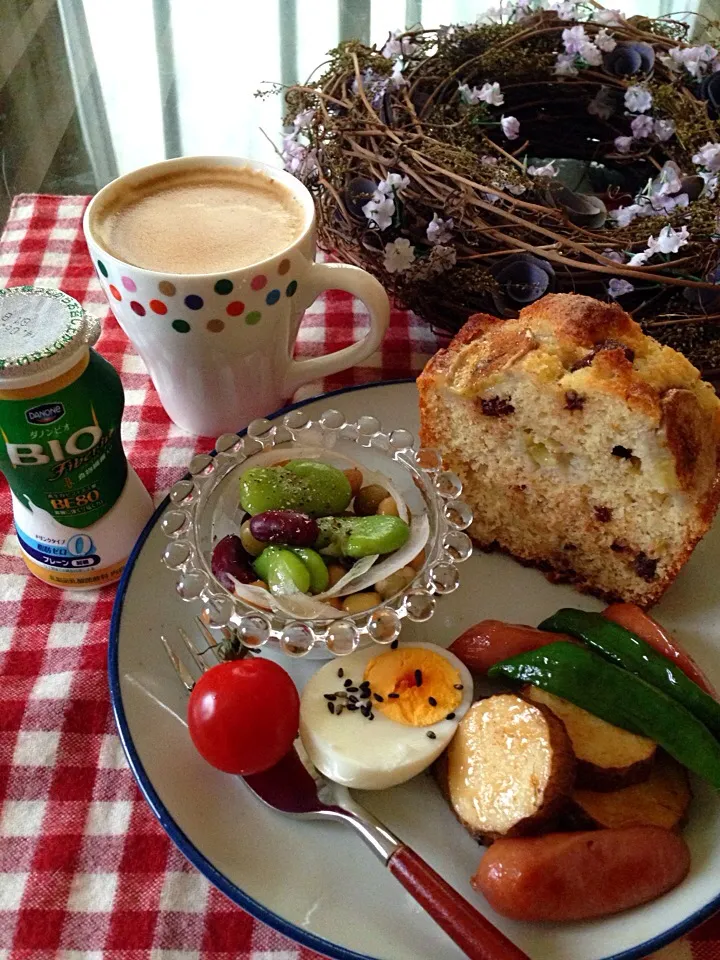 Snapdishの料理写真:長芋の素揚げとウインナーとピーマンの麺つゆ炒め  ビーンズサラダ Breakfast|kirariさん