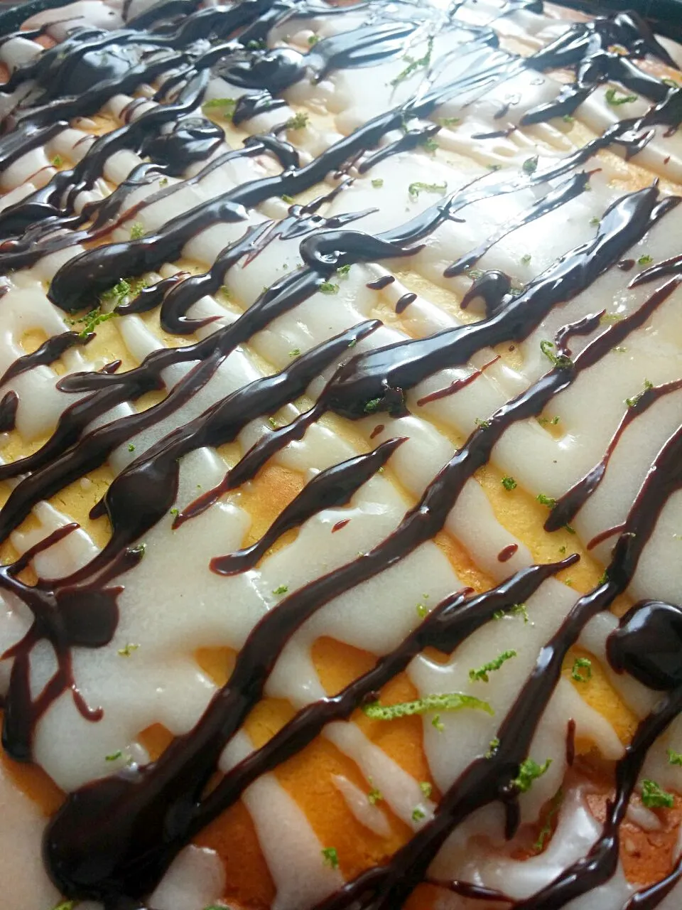 Cheese cake flavored with vanilla and lime, topped with chocolate chilli....|Matthew NLさん