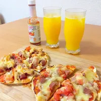 Snapdishの料理写真:pizza tortilla crust|takahashi hitomiさん