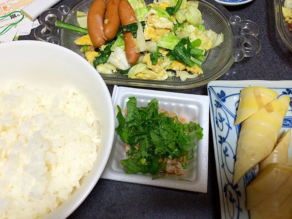 Snapdishの料理写真:筍、白米、納豆、ウインナー野菜炒め。|ms903さん