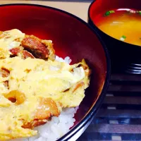 Snapdishの料理写真:簡単やきとり缶丼☆(๑>◡<๑)☆|スバルさん