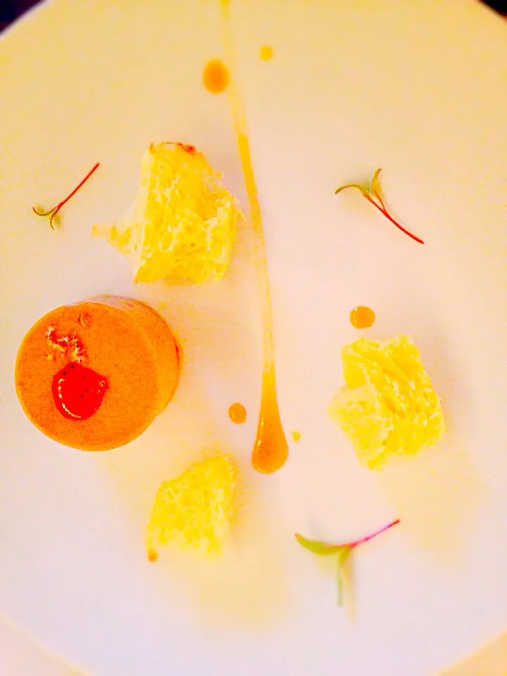 foie gras , passiomfruit curd , aerated brioche|mike genestさん