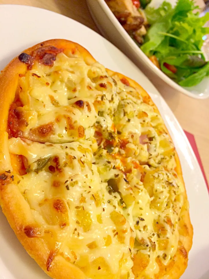 Ham cheese Pizza bread|Issara. 🍴さん