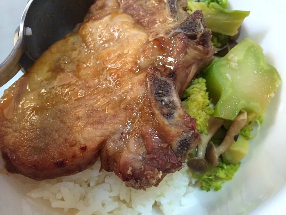 Hyuganatsu BBQ sauce marinated pork chop with scallop rice and fried broccoli and shimeji|Ong Sor Fernさん