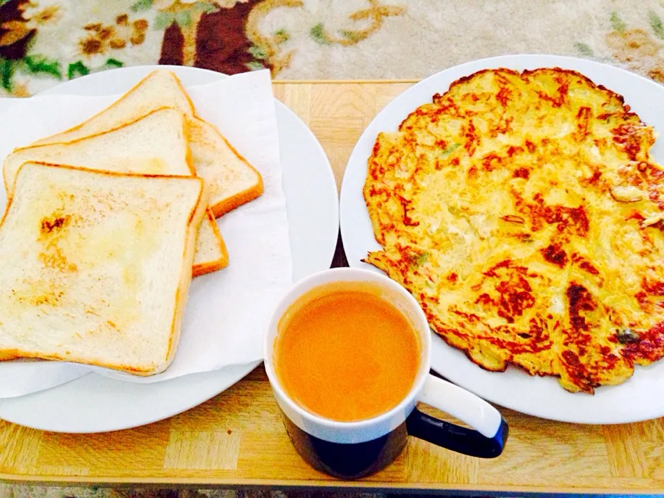 Breakfast Bread,Omlete,Tea|Eyecandyさん