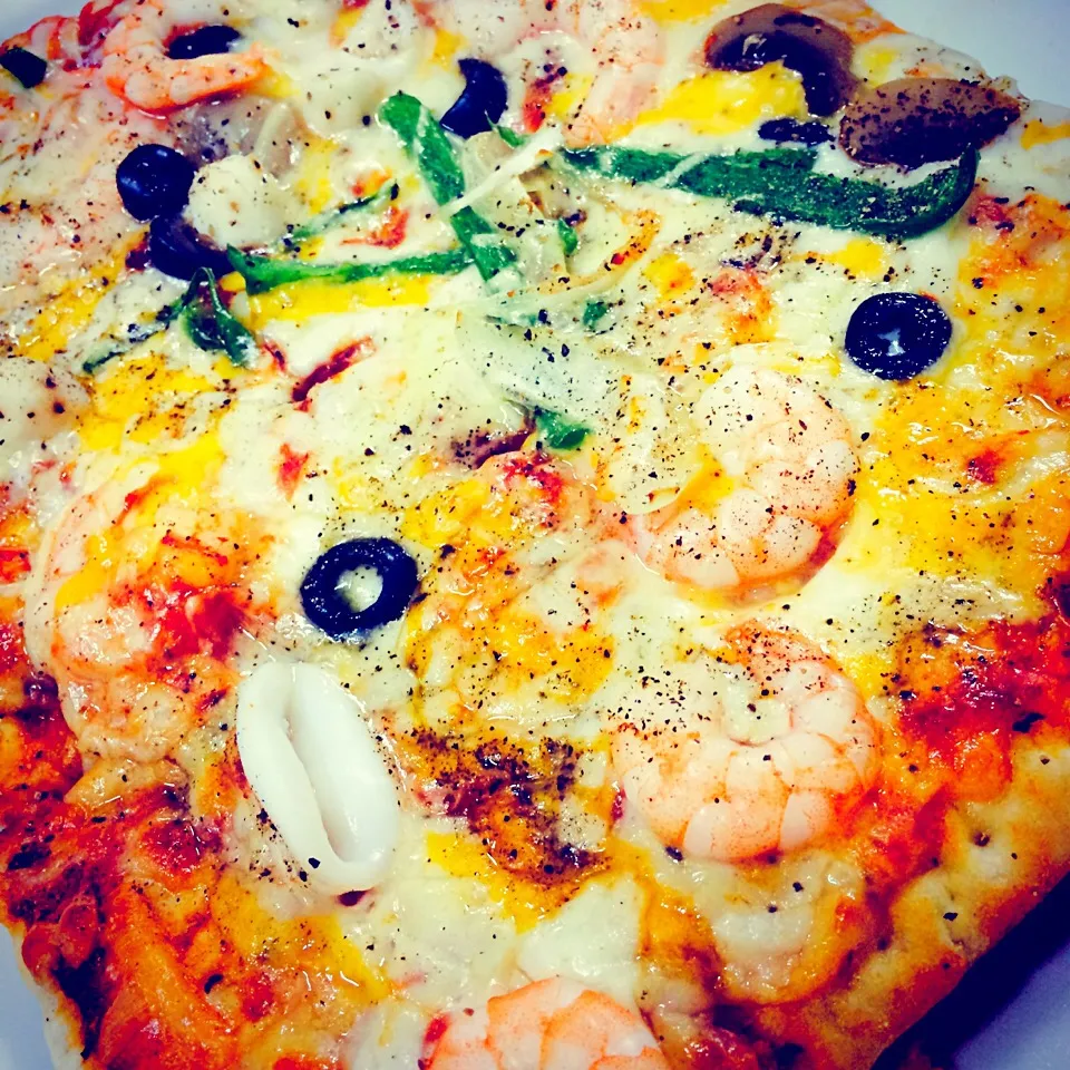 Seafood Extra Cheesy Pizza|HashPatotiさん