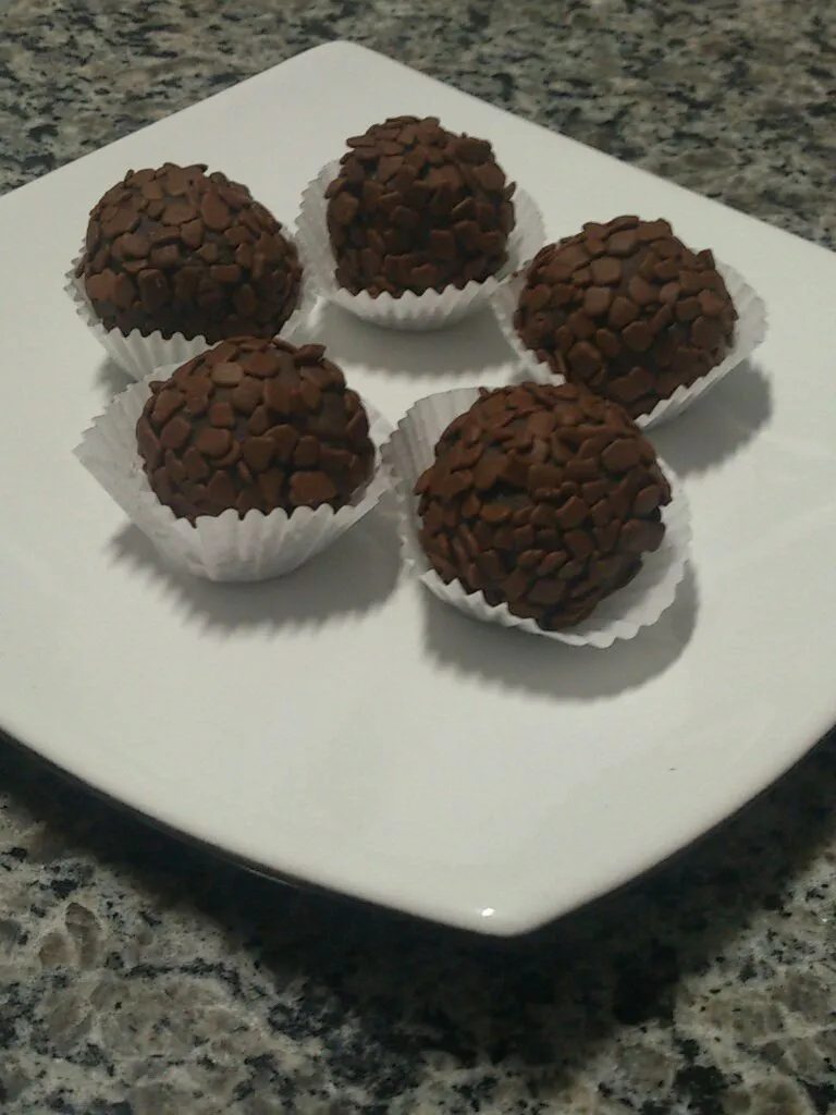 Snapdishの料理写真:Brigadeiro de Chocolate com Pimenta|Daniela Cunhaさん