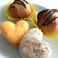 Heart shaped macaroons and coffee cream puff|m!ckongさん