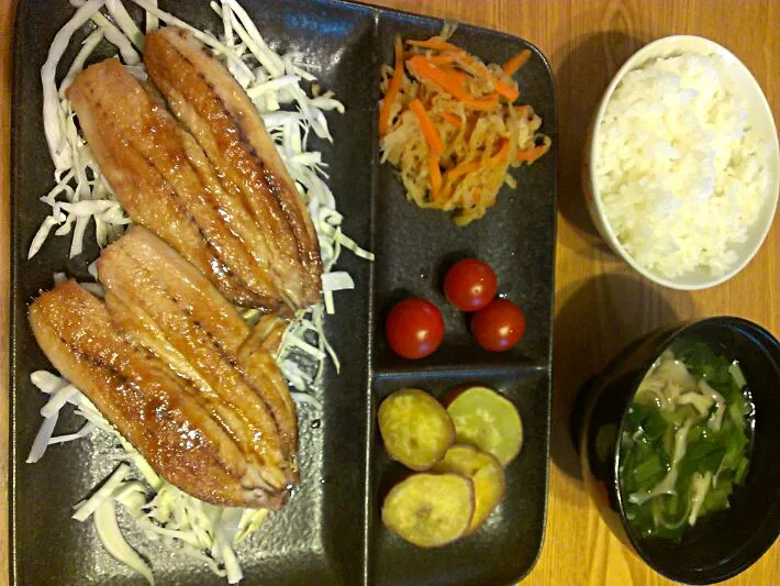 鰯の蒲焼き、薩摩芋の煮物、切り干し大根煮、小松菜と舞茸玉葱の味噌汁|N Tatsumiさん