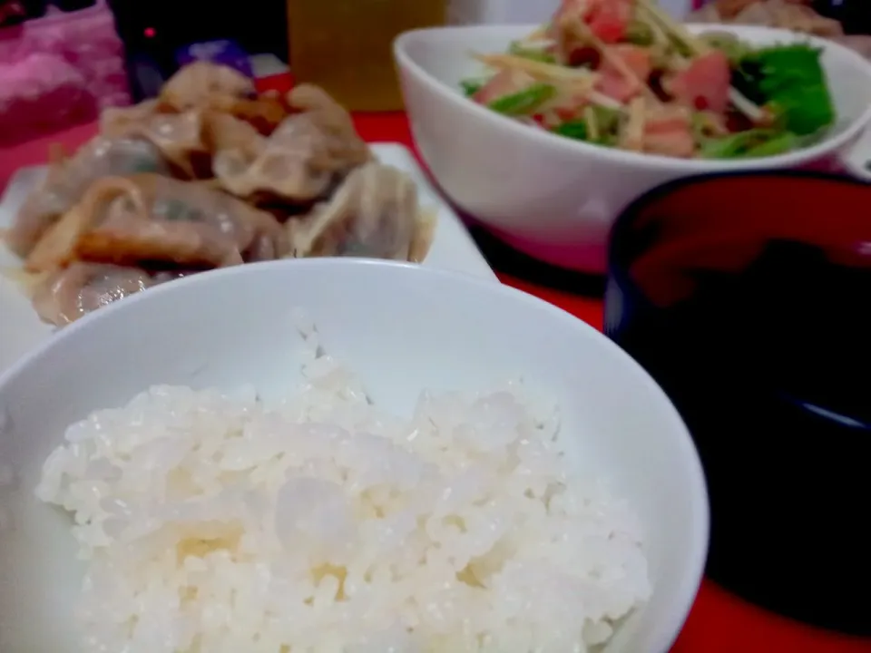 手作り餃子
トマトと水菜のサラダ
わかめスープ
ご飯|ituさん