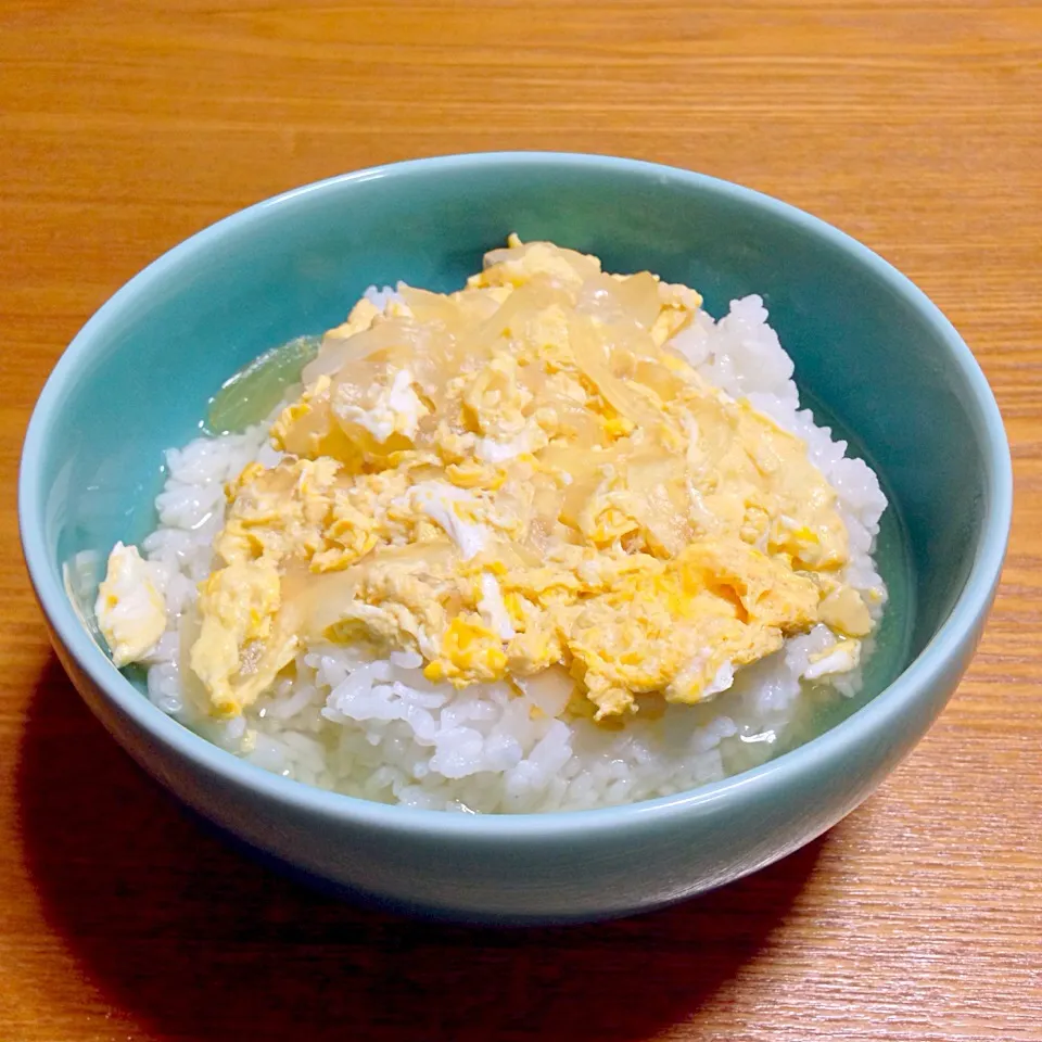 Snapdishの料理写真:【今夜のウチご飯】
ふわふわ玉子丼つゆだく，たか海老のガーリック炒め，鰤の生ハム，茹でトウモロコシ（初物！）

はぁ〜うまうま〜( ´ ▽ ` )|takuya KAWANOさん