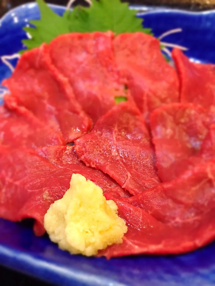 桜肉 ( Horse Sashimi )|チェリーリンさん