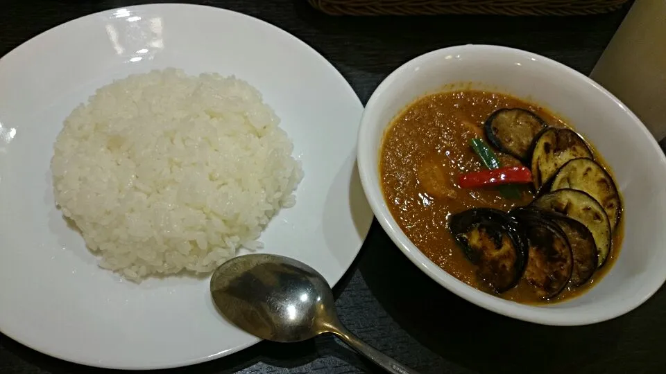 Snapdishの料理写真:なすチキンカレーby curry草枕 in新宿三丁目|石さん