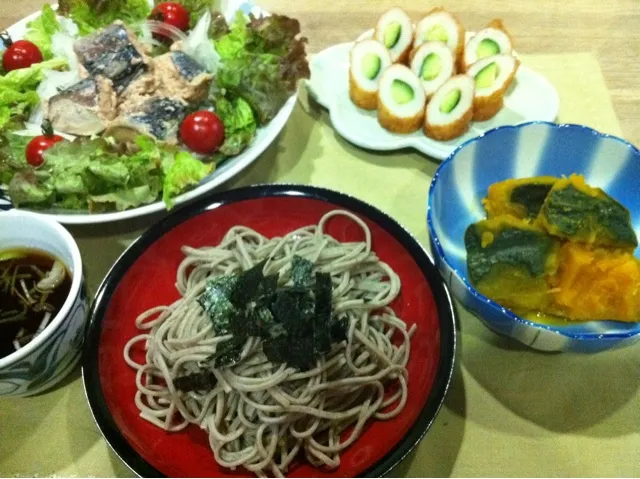 ざる蕎麦・サバ水煮缶サラダ・かぼちゃ煮物・ちくわキュウリ|まーままさん