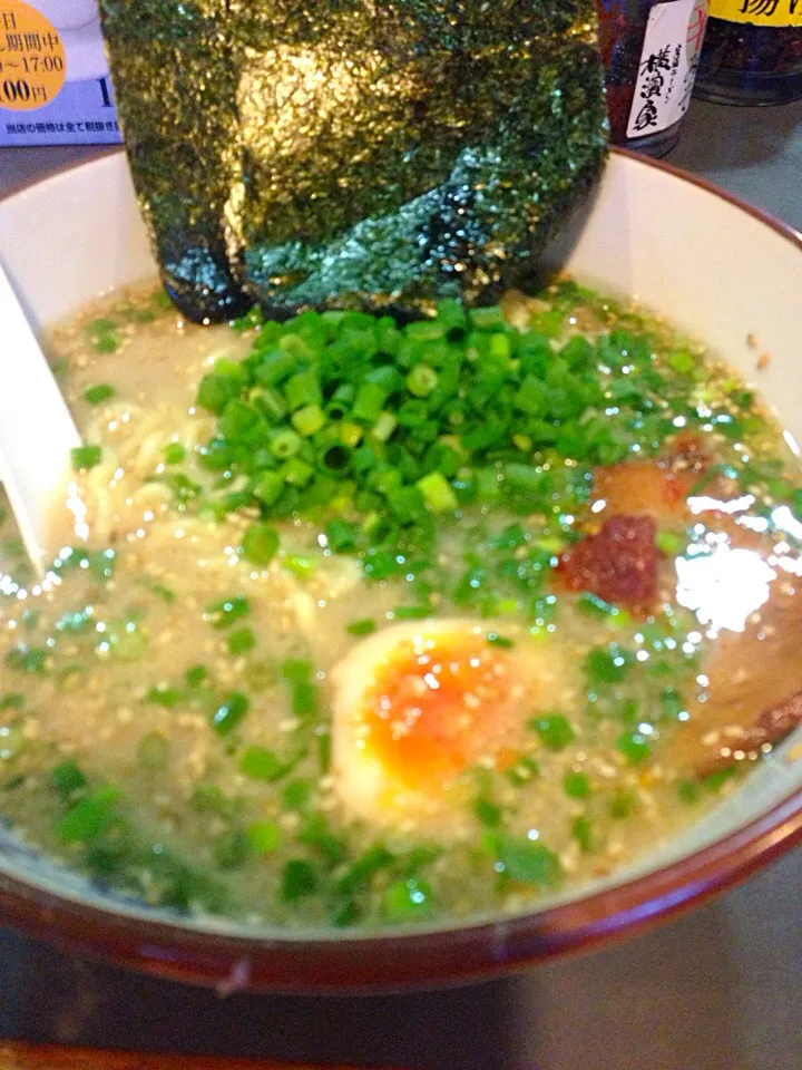 横浜家 ネギ塩ラーメン|ゆかりすさん