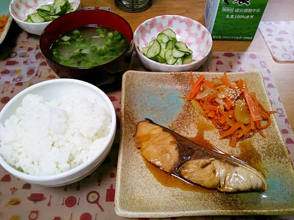 ６月２４日 ぶりの煮付け 野菜炒め きゅうりの酢のもの お味噌汁|いもこ。さん