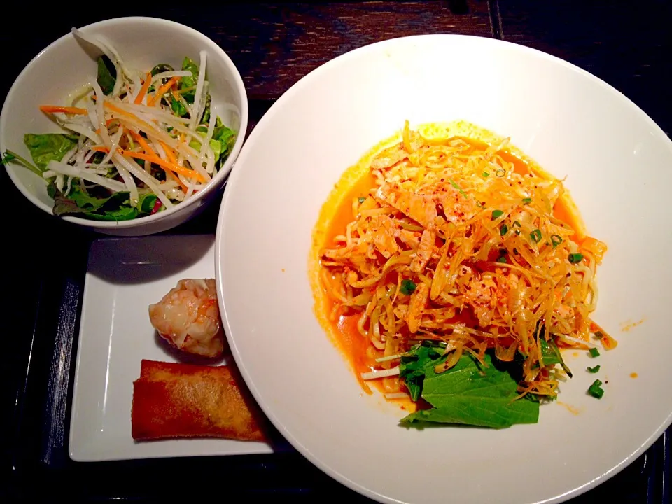 蒸し鶏とネギの辛味ゴマだれ麺|yさん