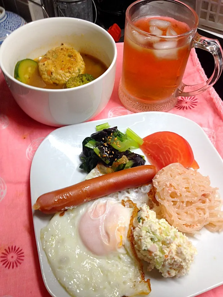 Snapdishの料理写真:朝ごはん。昨日のスープカレーの残りと常備菜(^^)|ハルさん