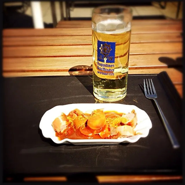 German Currywurst (currysausage) and Bavarian beer from munich - yummie ❤️|RebeccaH💟さん