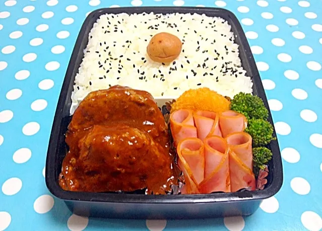 Demiglace sauce hamburger, fish fillet & fried rolled ham on lunch box|Liezlさん